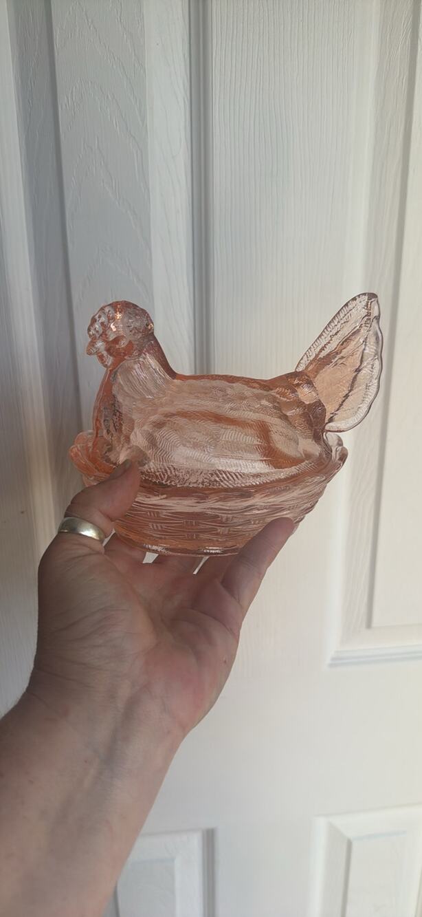 Med glass hen on nest pink/peach